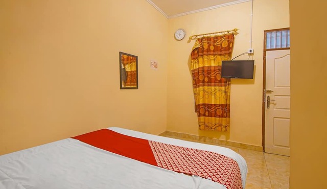 OYO 2946 Handira Homestay in Padang