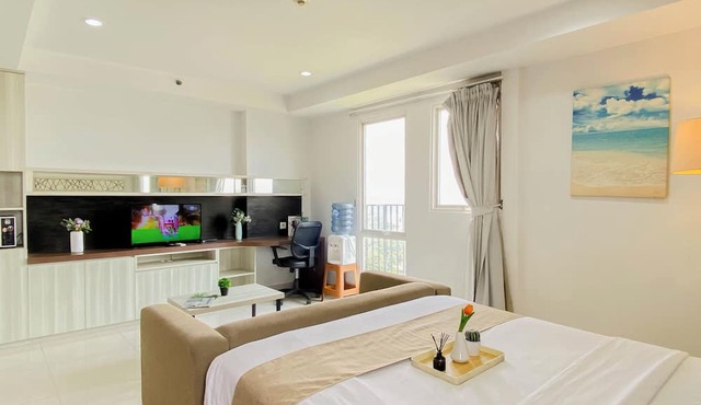 Cozy And Roomy Studio Space At Apartment Azalea Suites