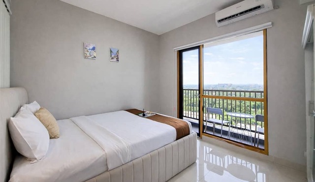 Comfortable Classic Beige 1Br At Apartment The Ayoma