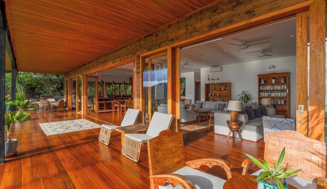 Paradise Garage Komodo Villa in Labuan Bajo