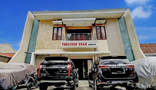 Cozy Twin Escape with Free WiFi and Parking in Surabaya