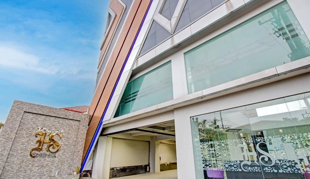 Luxury Deluxe DBL Retreat W/ Free WiFi and Parking in Semarang