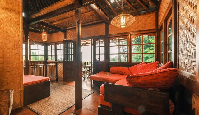 Jungle House with Stunning views and a Natural pool!