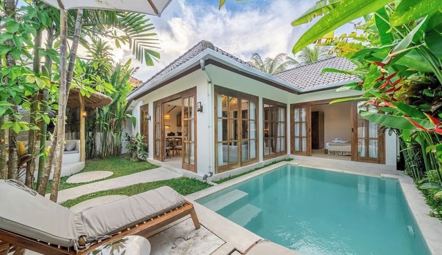 Cozy 2BR in Lush Ubud w Huge Pool, Patio & Garden in Ubud