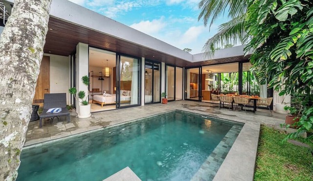 X7 Ubud - Tropical Ubud's 3BR Gem w Pool & Outdoor Dining in Gianyar Regency