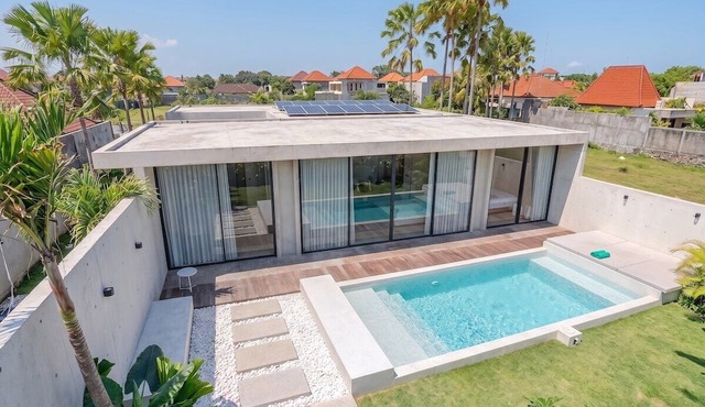 Tropical 2BR Villa in Canggu Beach Nearby Pool in Kabupaten Tabanan