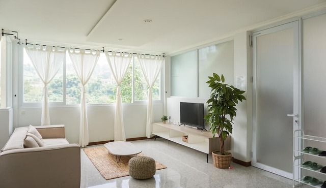 Over Easy Apartment