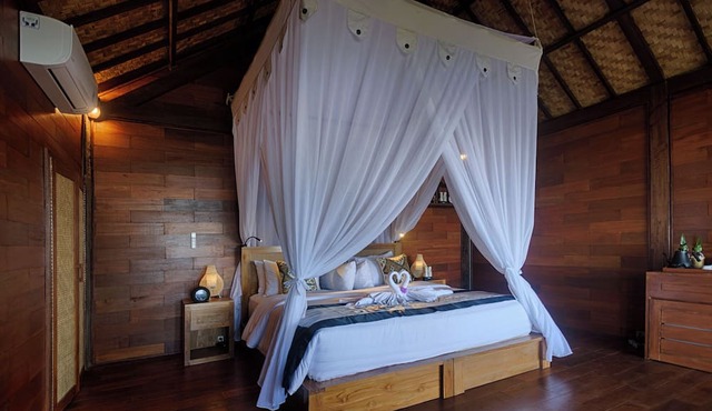 Loid's di Lempuyang in Karangasem