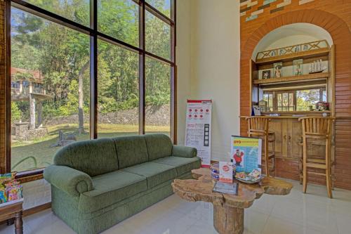 Hotel O Villa Inn App Trawas Bintaro Syariah in Kemloko-gede