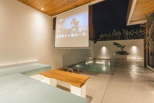Villa Eve Canggu With Private Pool, & Outdoor Movie Cinema