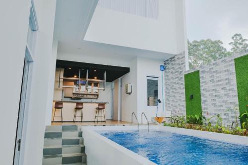 Montana Villa Lembang in Genteng