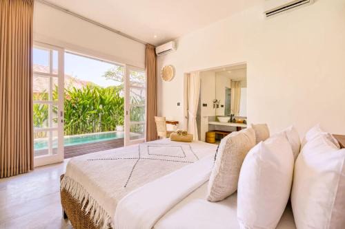 Villa Toscana - 7 BDR Luxury Villa with private pool in Seminyak