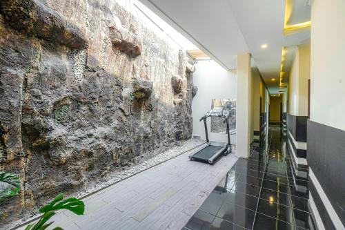 Urbanview Hotel Vara Stay at Soekarno Hatta Bandung by RedDoorz in Bandung