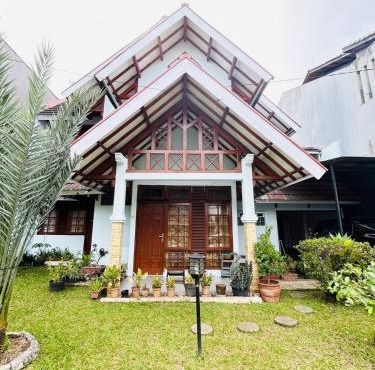 Green Cozy House In Dago in Bandung