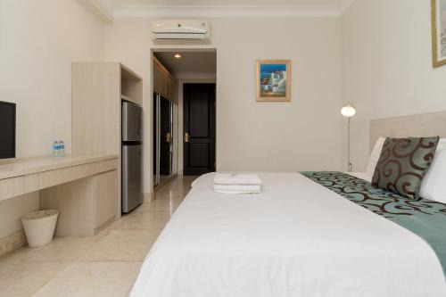 Bangka Suite Mitra RedDoorz in Jakarta