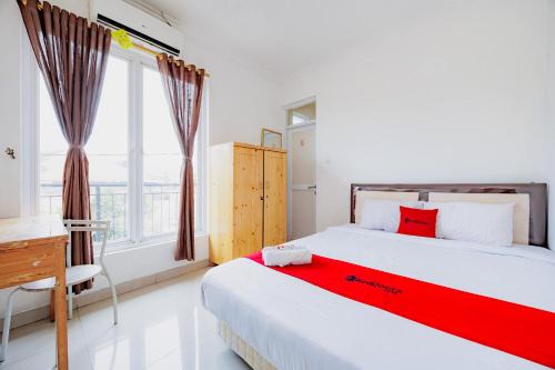 RedDoorz Syariah Plus near Pancoran 2 in Jakarta