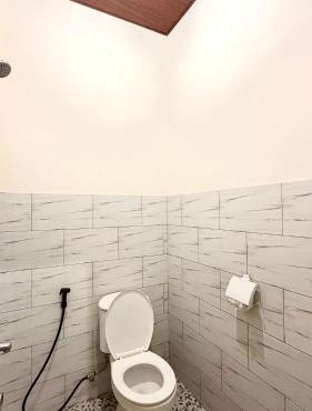 HARMONI GUEST HOUSE tumpak sewu in Sumberbopong