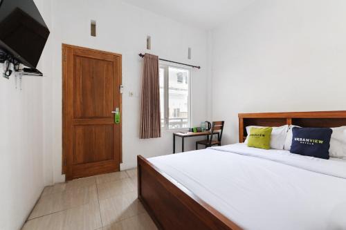 Urbanview Hotel Sky Batu Malang by RedDoorz in Punten