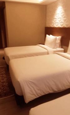 WISMA SUNRISE GUEST HOUSE 10 minutes by walking to the big fruit market in Berastagi