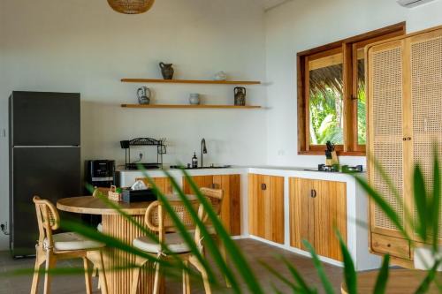 Villa RORO Mentawai - Oceanfront Tropical Escape