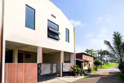 Nay Guesthouse 2 Kartasura RedPartner