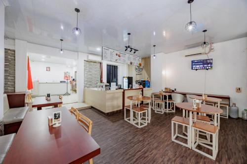 RedDoorz Near MRT Bendungan Hilir in Jakarta
