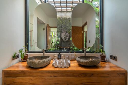 Villa Yuka - Luxury 5BR Ubud Villa, 15m Pool & Jungle Views