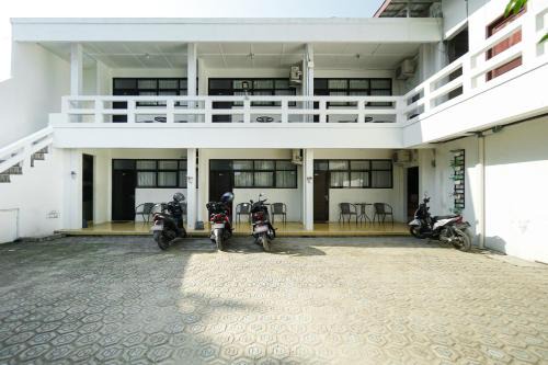 RedDoorz at Ken Zong Inn near Pantai Ujung Genteng in Cijaringao