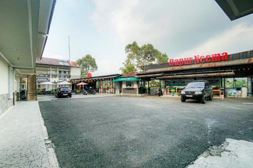 RedDoorz Resort at ISTC Sukabumi in Kadudampit