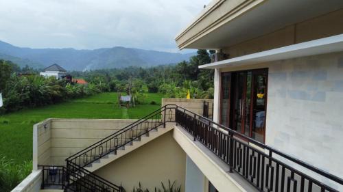 Qiana House