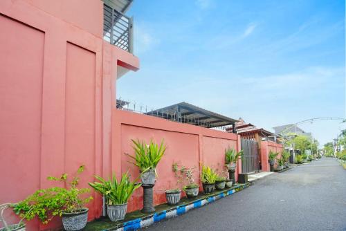 Hotel O near UNISLA formerly Homestay Bougenville