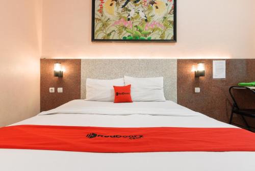 RedDoorz Syariah near Mall Of Serang