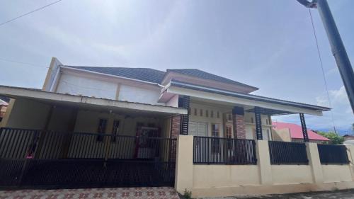 PADANG HOMESTAY ningrum syariah in Padang