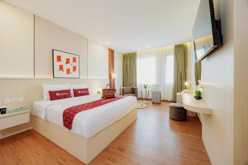 RedDoorz Premium near Paris Van Java Mall