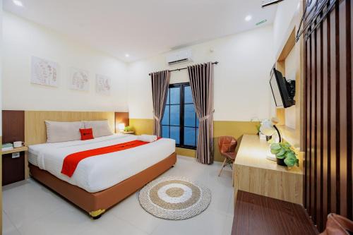 RedDoorz Plus @ La Asiana Guest House