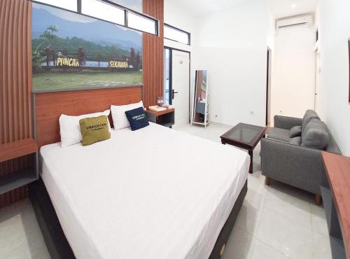 Urbanview Semeru Guesthouse near Stasiun Blitar