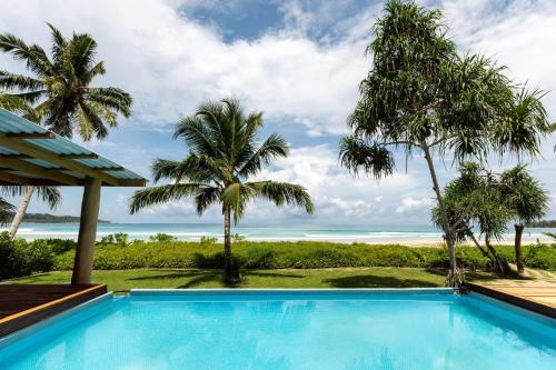 Large Private Beachfront Villa Mentawai in Katiet