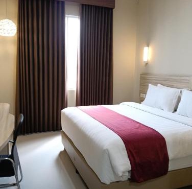 Sunflower Hotel Syariah near Juanda Airport in Dares
