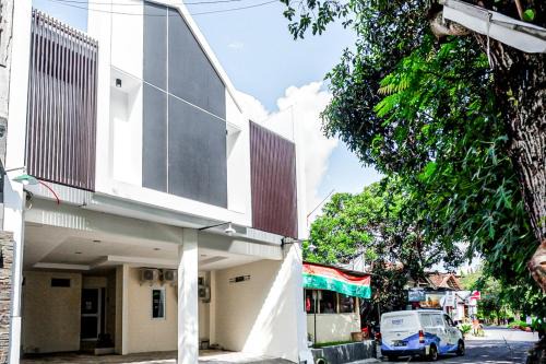 RedDoorz near Ambarrukmo Plaza Mall