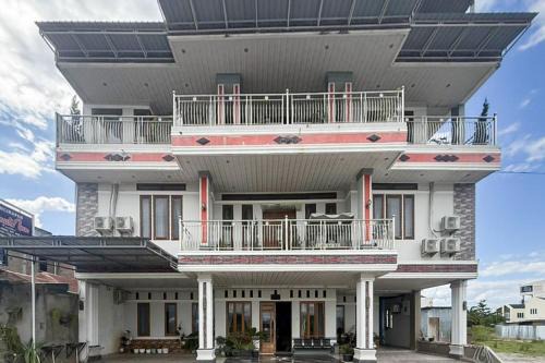 RedDoorz near Pantai Lumban Bul Bul Balige Toba in Balige