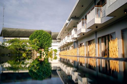 THE ULU Beach Club and Bungalows