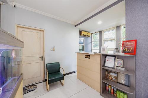 RedDoorz near Jalan Adi Sucipto Solo in Solo