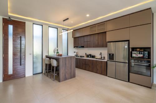 Chiama Sun - Rice Field Views Pool Retreat with Outdoor Lounge