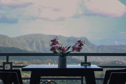 STHANATAPA HILL's