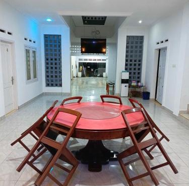 Mutiara Guest House Syariah in Padangluar