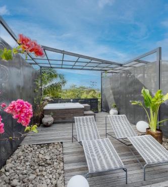 The Lima Ocean Suites Pererenan in Canggu