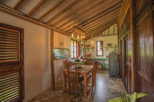 Breeze and Blossom Cottage Maguwo