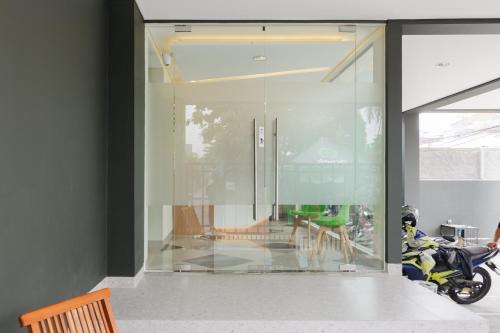 Urbanview Greenville Jakarta