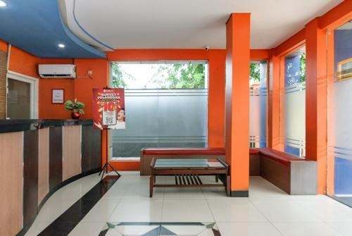 RedDoorz Plus @ Jalan Pemuda Jakarta in Jakarta