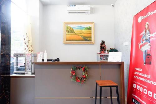 RedDoorz Plus at Hawai Inn Near Mall of Panakukang in Makassar